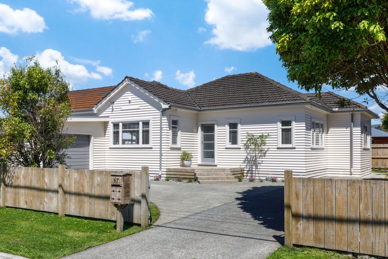 67 Golders Road, Elderslea, Upper Hutt - Carousel 1