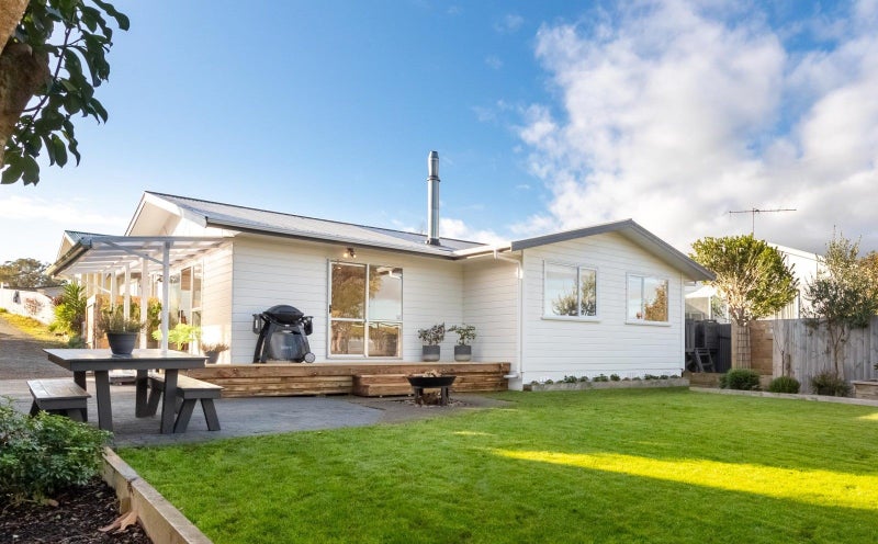 29B Roband Crescent, Brown Owl, Upper Hutt - Carousel 1