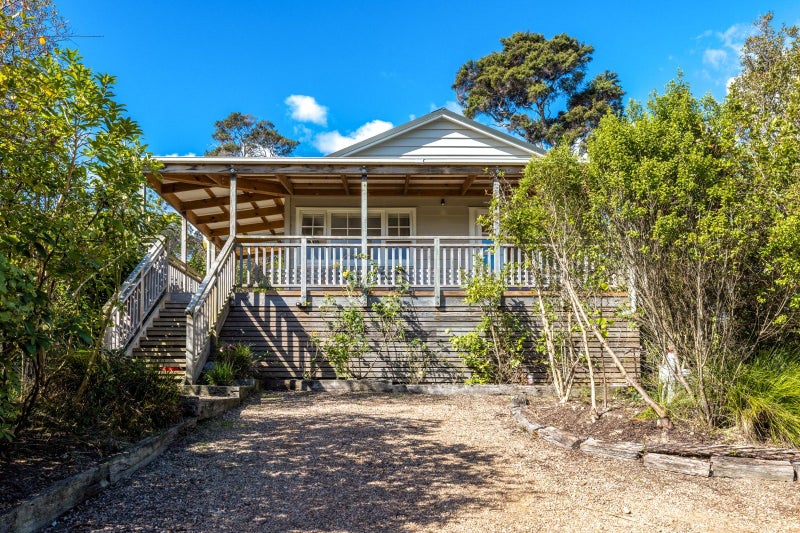 117 Queens Drive, Oneroa, Waiheke Island - Carousel 1