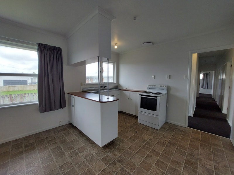 27 Carrington Avenue, Hillcrest, Hamilton - Carousel 2