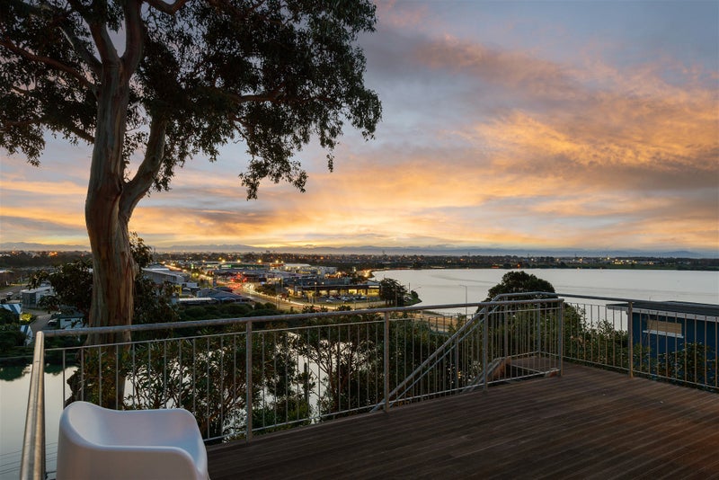 21 Cannon Hill Crescent, Mount Pleasant, Christchurch - Carousel 2