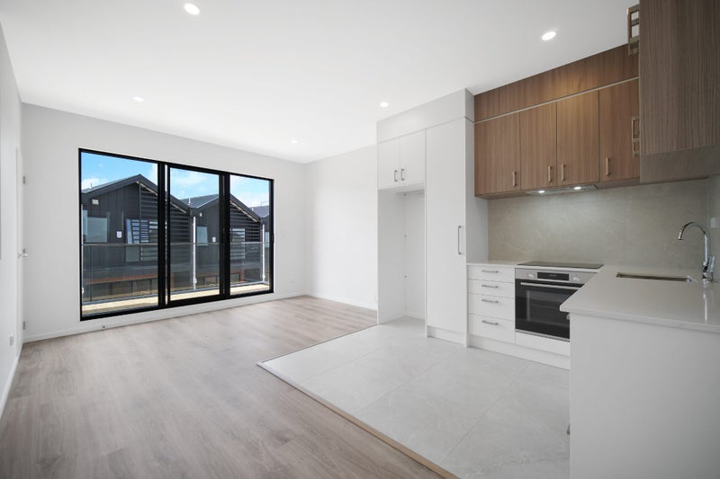 5/233 Great North Road, Henderson, Auckland - Carousel 2