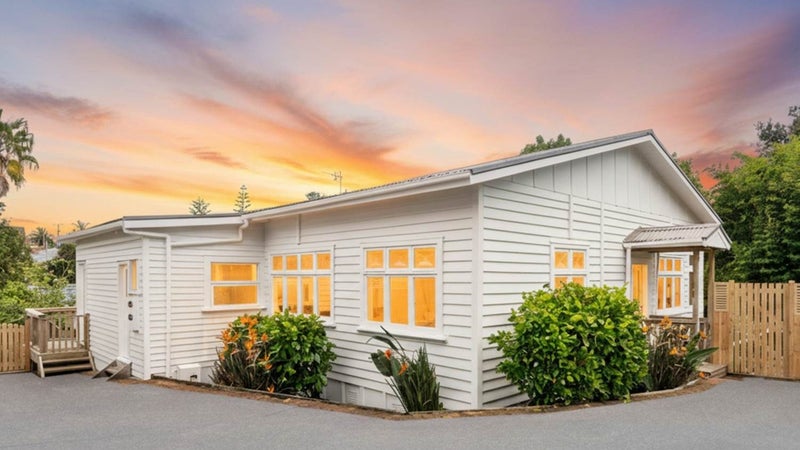 97A Carlisle Road, Torbay, Auckland - Carousel 1