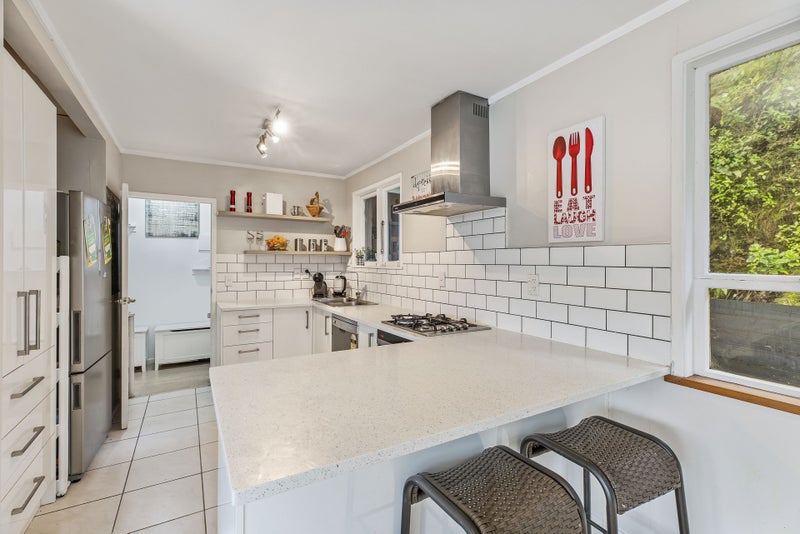 111 Laingholm Drive, Laingholm, Auckland - Carousel 2