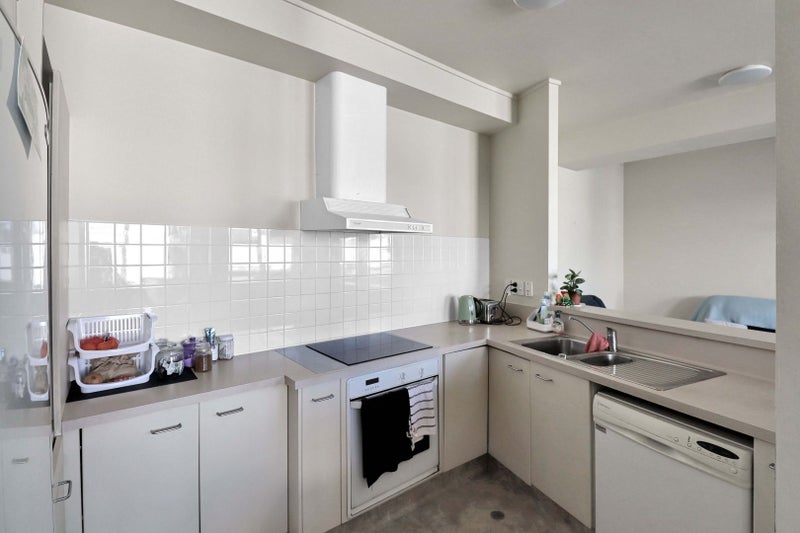 4B/16 Kent Terrace, Mount Victoria, Wellington - Carousel 2