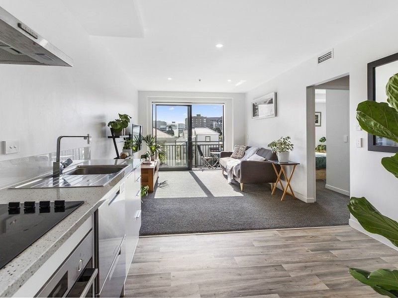 5/16B Constable Street, Newtown, Wellington - Carousel 1