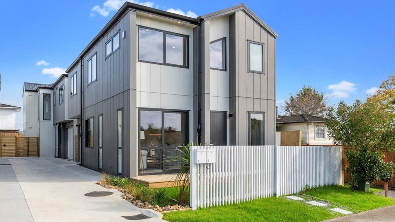 1/11 Malvina Place, Bucklands Beach, Auckland - Carousel 1