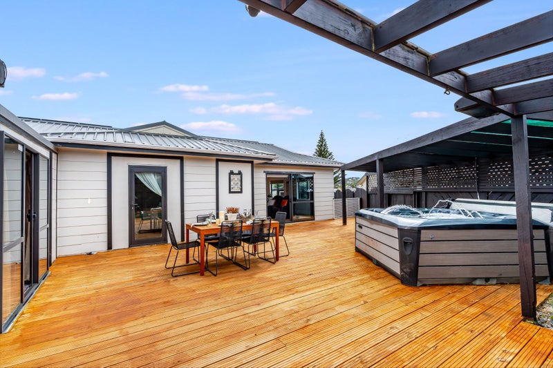 38 Whanga Crescent, Titahi Bay, Porirua - Carousel 1