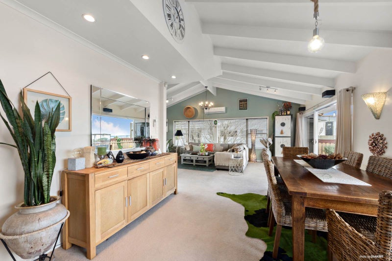 6 Manhattan Heights, Glendene, Auckland - Carousel 1