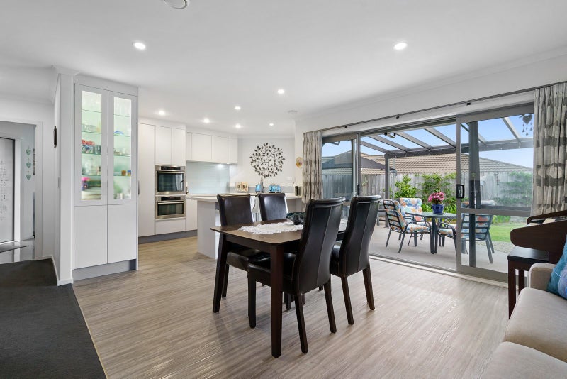 10 Alpers Ridge, Leamington, Cambridge - Carousel 1