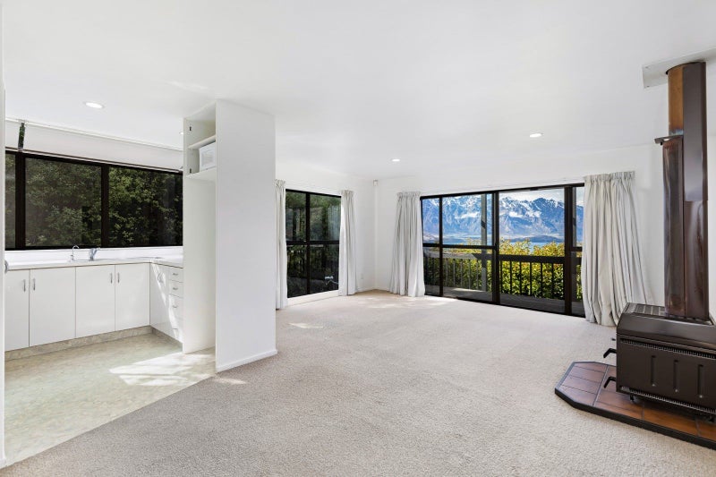 52 Wynyard Crescent, Fernhill, Queenstown - Carousel 15
