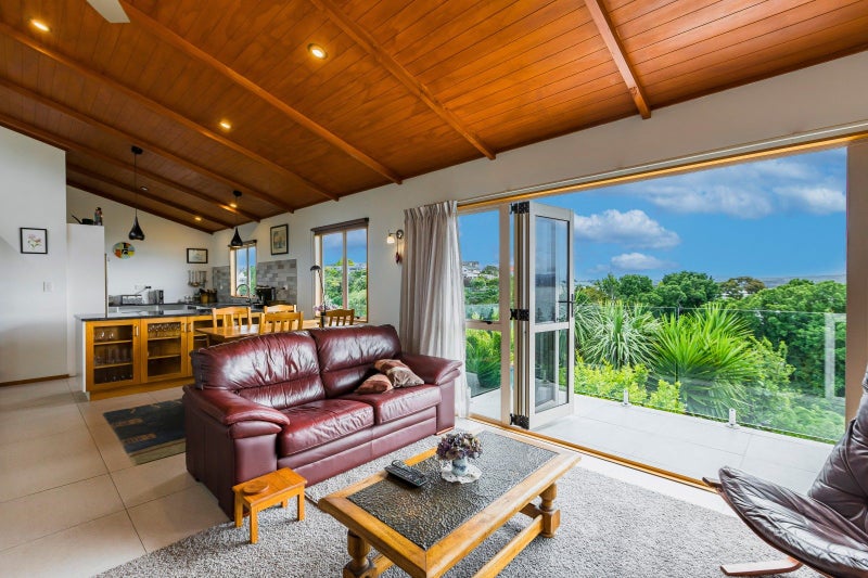 12 Cobden Crescent, Bluff Hill, Napier - Carousel 1