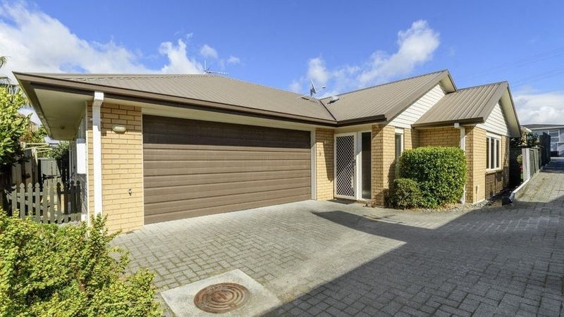 10A Whitaker Street, Otumoetai, Tauranga - Carousel 1