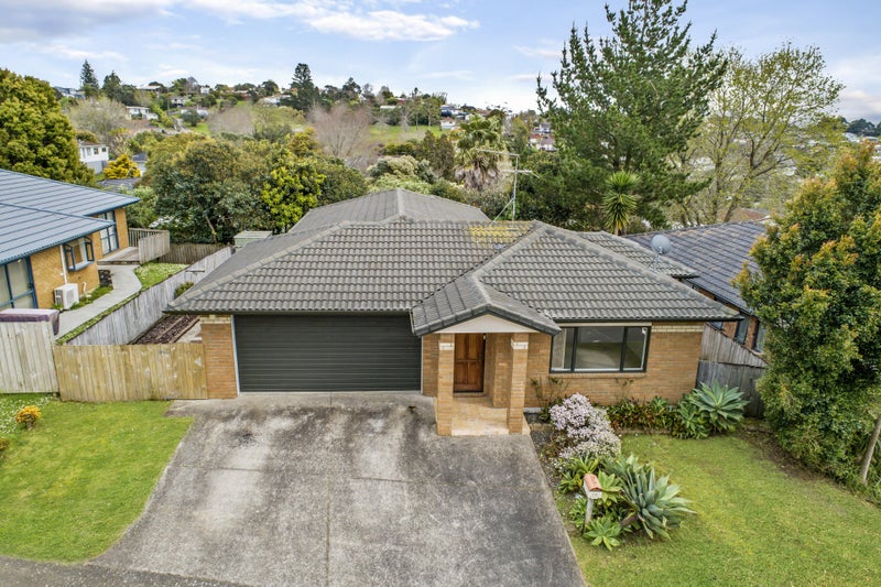 24 Sunpark Place, Massey, Auckland - Carousel 1