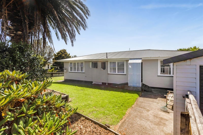 2 Antonia Place, Bell Block, New Plymouth - Carousel 1