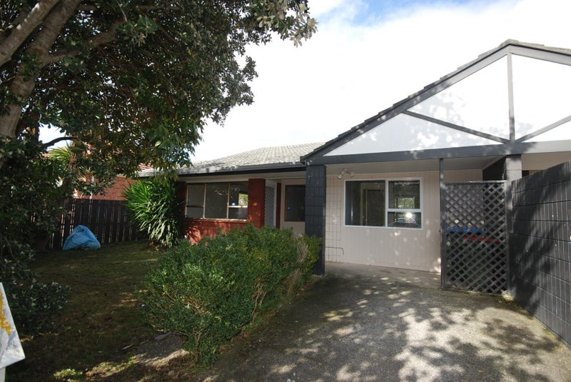 8 Saxon Street, Waterview, Auckland - Carousel 1