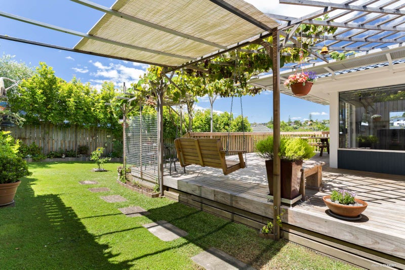 2/4 Noumea Place, Mairangi Bay, Auckland - Carousel 2