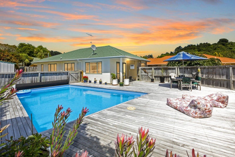 8 Carlow Grove, Birchville, Upper Hutt - Carousel 28