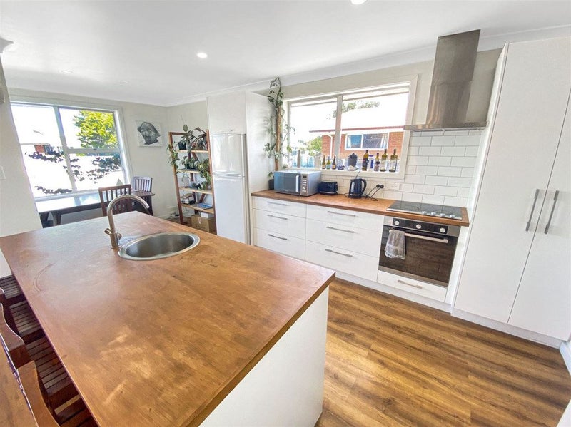 11 Ian Place, Bishopdale, Christchurch - Carousel 2