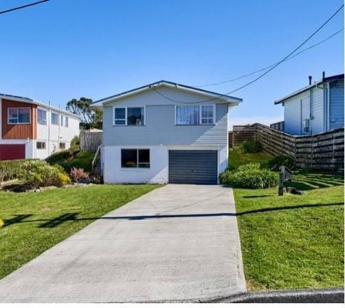 5 Ruskin Road, Newlands, Wellington - Carousel 1