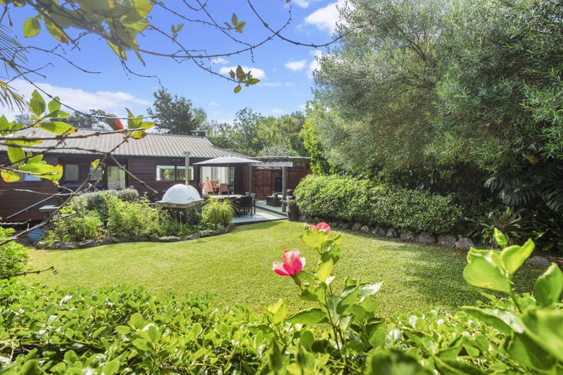 3 Crescent Road East, Ostend, Waiheke Island - Carousel 2