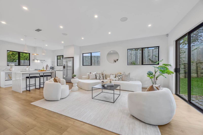 8C Willow Way, Sunnyhills, Auckland - Carousel 2