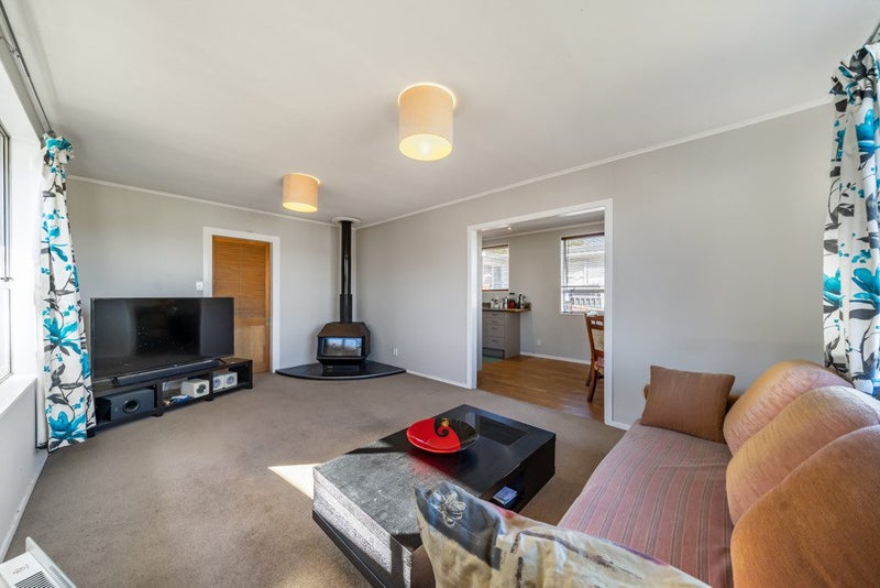 20 Blueberry Grove, Timberlea, Upper Hutt - Carousel 2