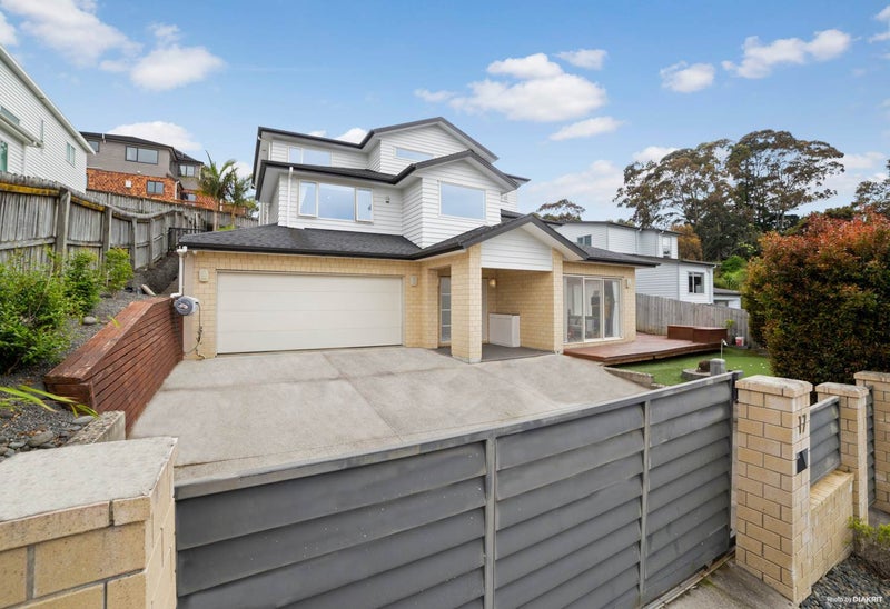 17 Bintulu Place, Fairview Heights, Auckland - Carousel 1