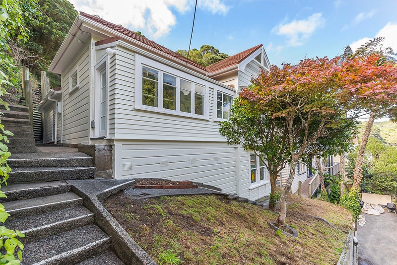 30 Norway Street, Aro Valley, Wellington - Carousel 2
