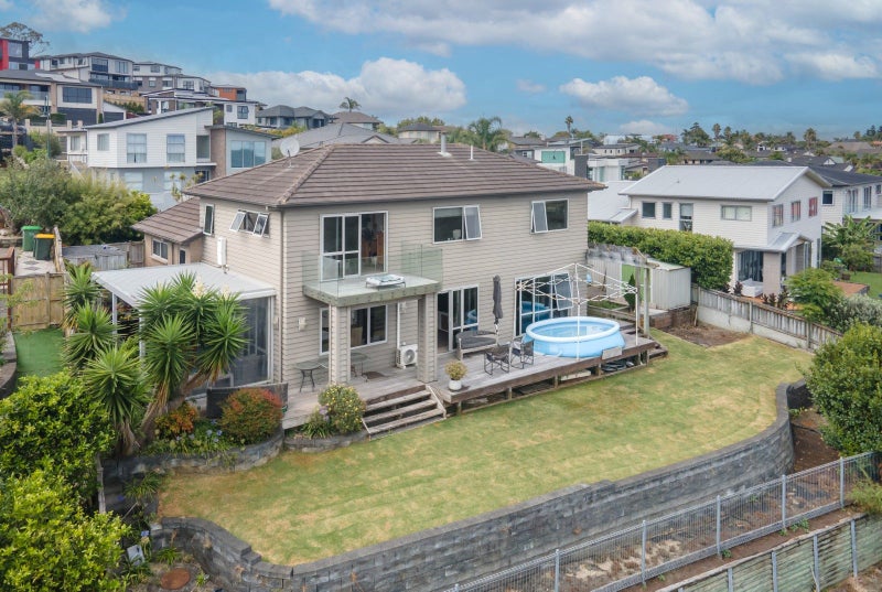 8 Henriette Place, The Gardens, Auckland - Carousel 24