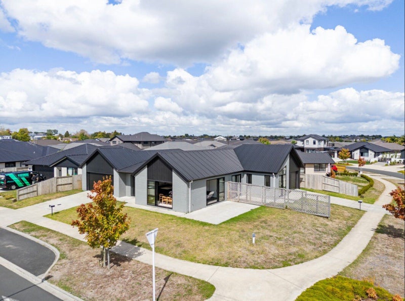 19 Keerangi Place, Rototuna North, Hamilton - Carousel 1