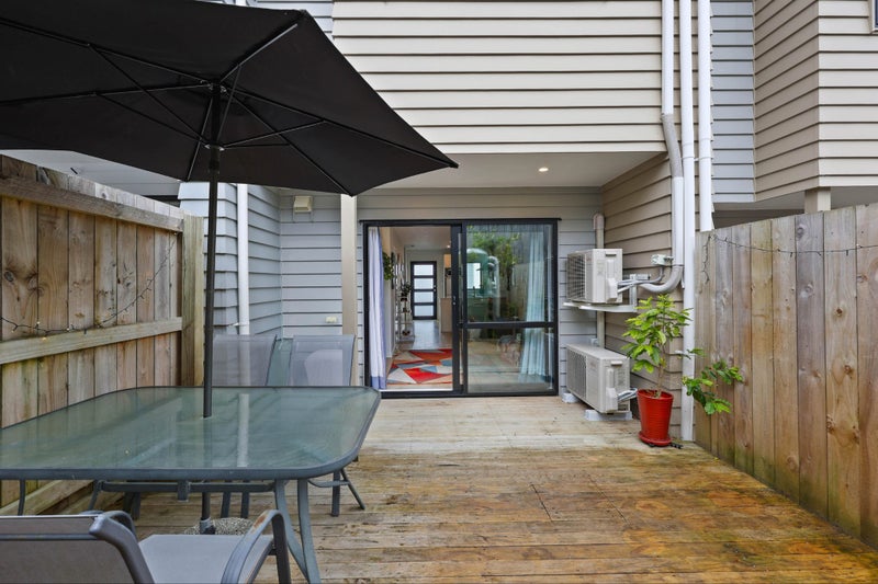 3/6 South Pacific Place, Henderson, Auckland - Carousel 2