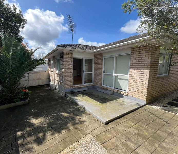 33 Ennis Avenue, Pakuranga Heights, Auckland - Carousel 1