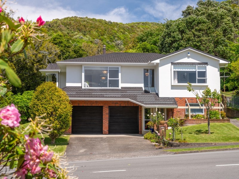 1 Woodman Drive, Tawa, Wellington - Carousel 1