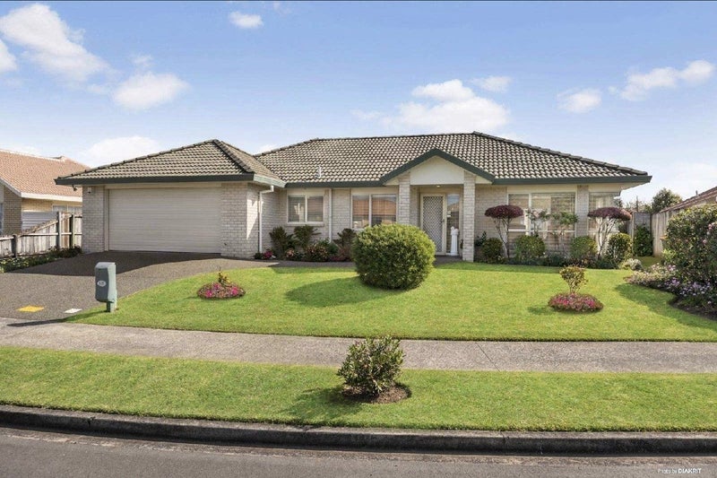 1/12 Arrathorne Place, Northpark, Auckland - Carousel 1