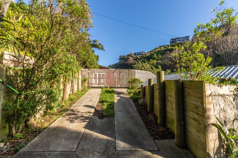 2A Borlase Street, Brooklyn, Wellington - Carousel 18