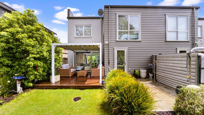 4 Orowaru Avenue, Massey, Auckland - Carousel 1