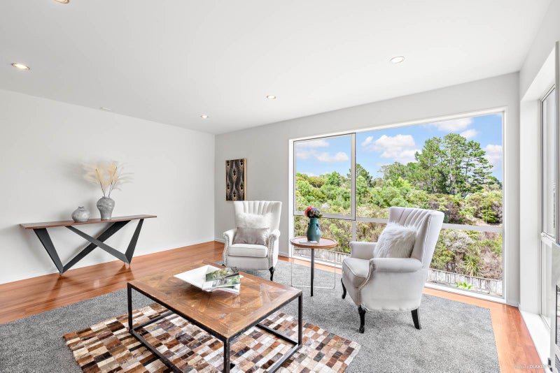 8 Lakeridge Close, Northcross, Auckland - Carousel 2