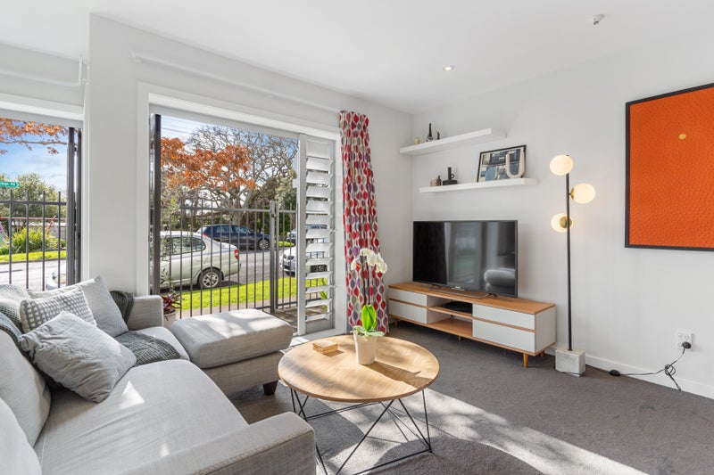 27/2 Western Springs Road, Kingsland, Auckland - Carousel 1