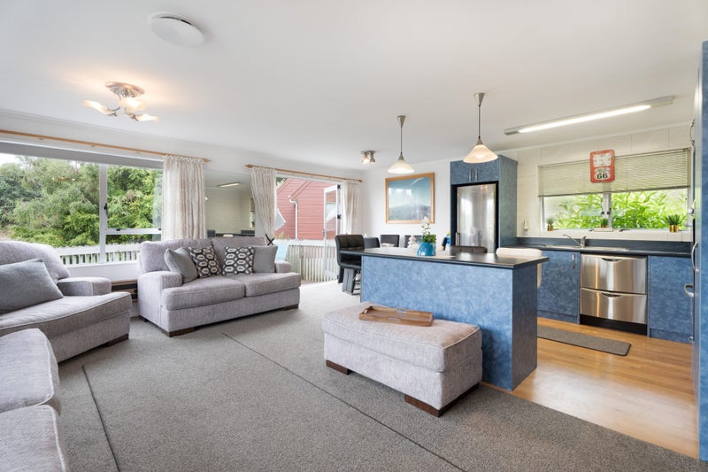 7 Spruce Grove, Ranui, Porirua - Carousel 1