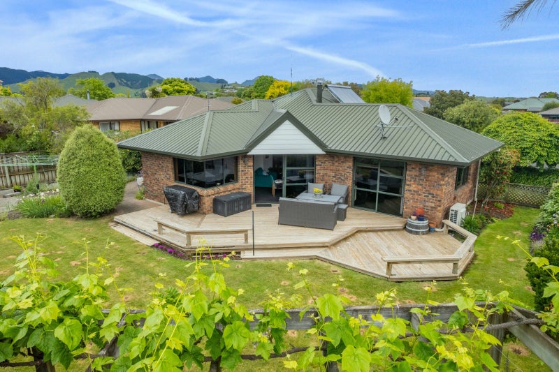 10 Stagg Place, Brightwater - Carousel 1