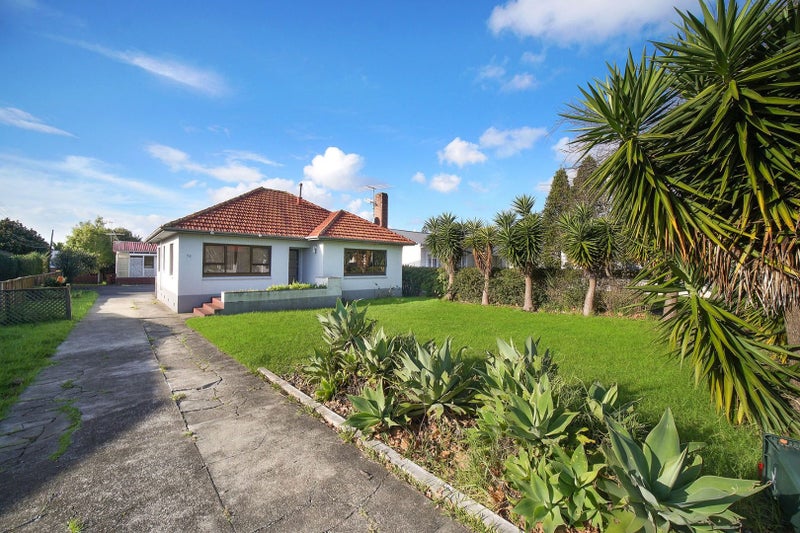 56 Landscape Road, Papatoetoe, Auckland - Carousel 1