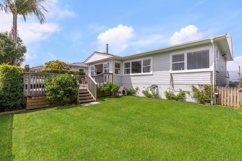 15 Roberts Road, Glenfield, Auckland - Carousel 2