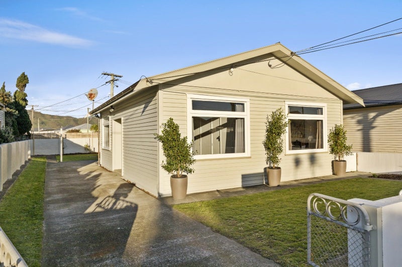 10 Jessie Street, Petone, Lower Hutt - Carousel 1