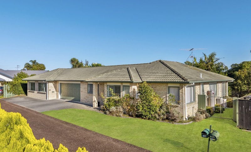 16 Castlehill Court, Wattle Downs, Auckland - Carousel 1