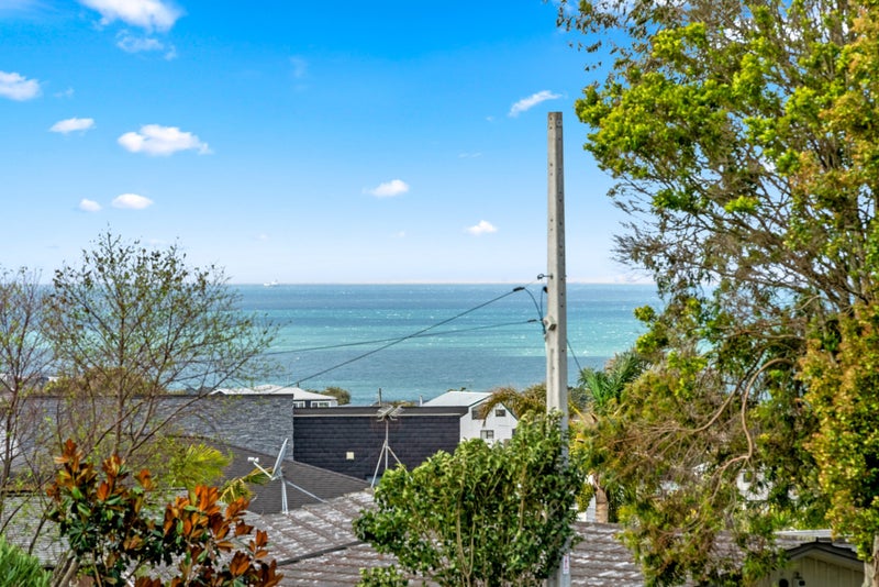 2/1 Windsor Place, Windsor Park, Auckland - Carousel 1