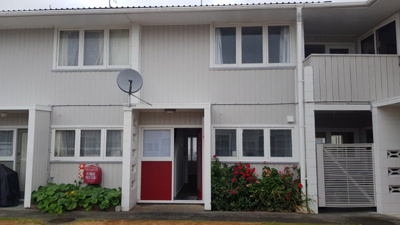 11/6 Keys Street, Elderslea, Upper Hutt - Carousel 1