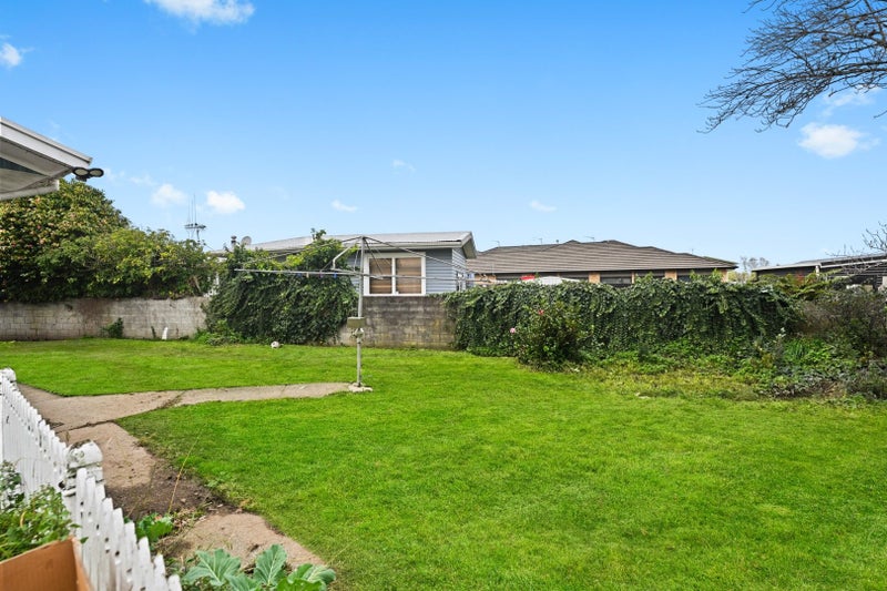 41 Deanwell Avenue, Deanwell, Hamilton - Carousel 11