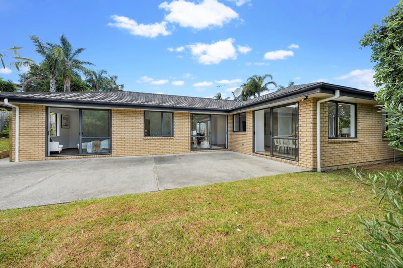 31 Admirals Court Drive, Greenhithe, Auckland - Carousel 2