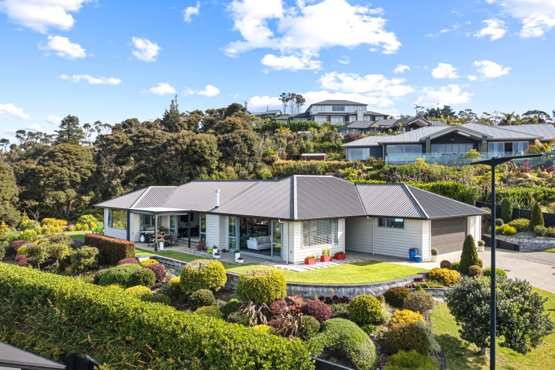 8 Woodridge Drive, Stanmore Bay, Whangaparaoa - Carousel 1
